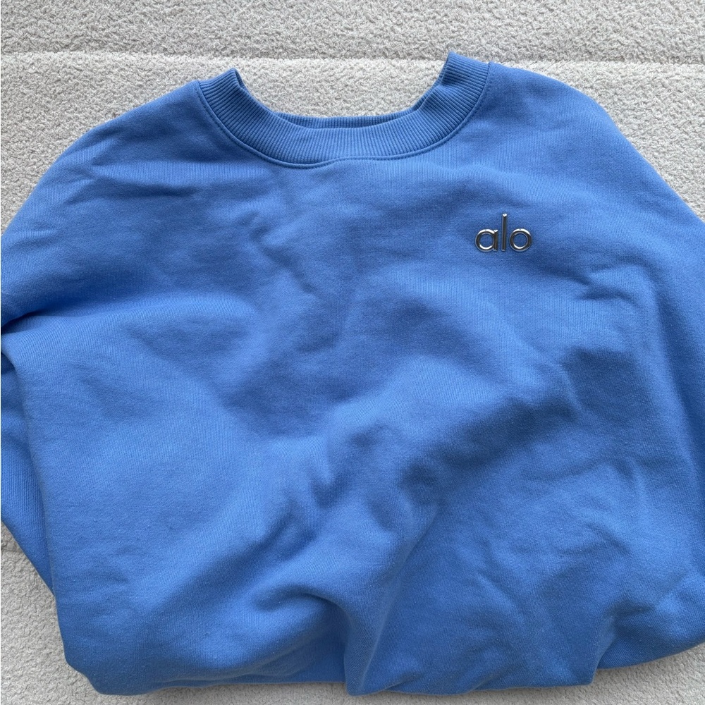 ALO Yoga Crewneck Sweatshirt in Sky Blue with Metal Logo